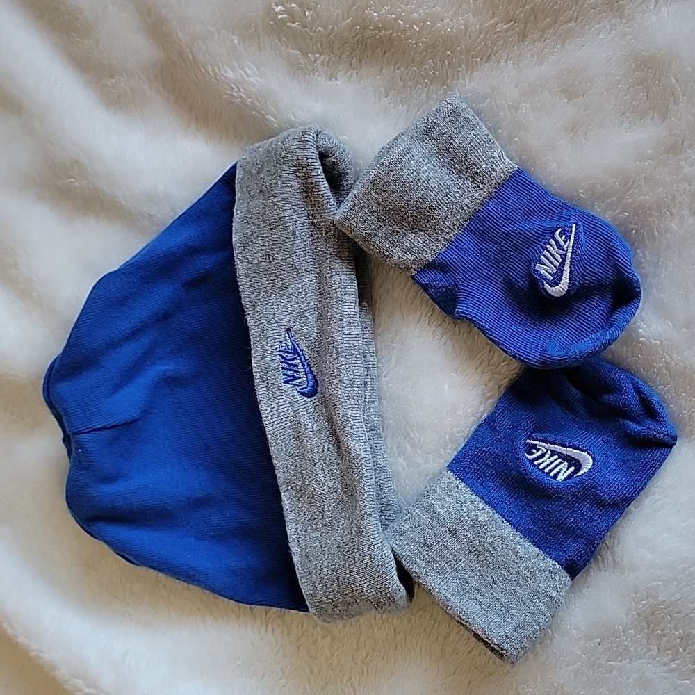 6-12 month hat and socks nike